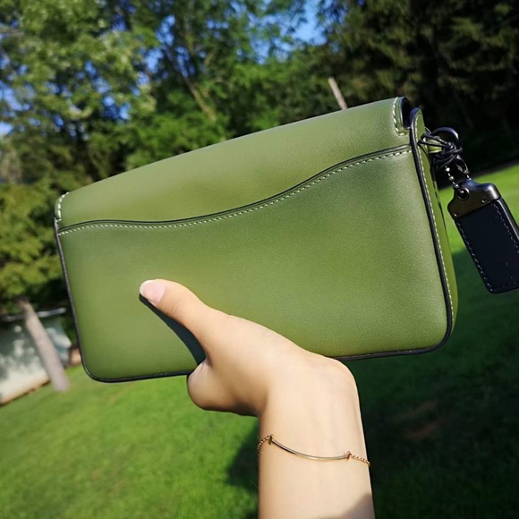 coach up-crafted 1941 glovetanned leather dinky with kisslock closure - Picture 4 of 10